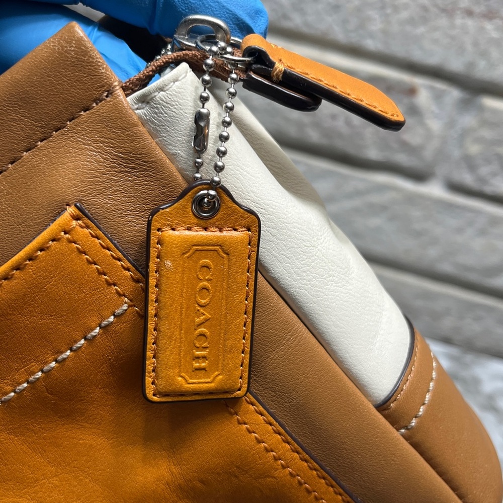 Coach Colorblock Large Clutch in orange/brown/cream leather. VINTAGE - Picture 9 of 12